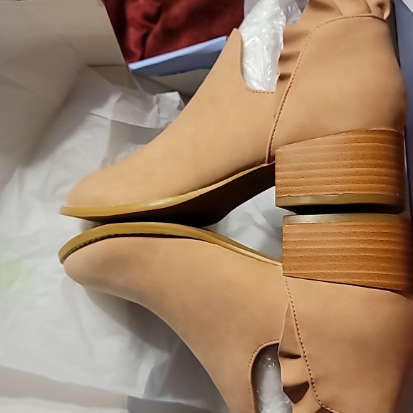 NIB  Ruffle ankle v cut out pointed toe chunky heel dressy western… - Picture 12 of 15